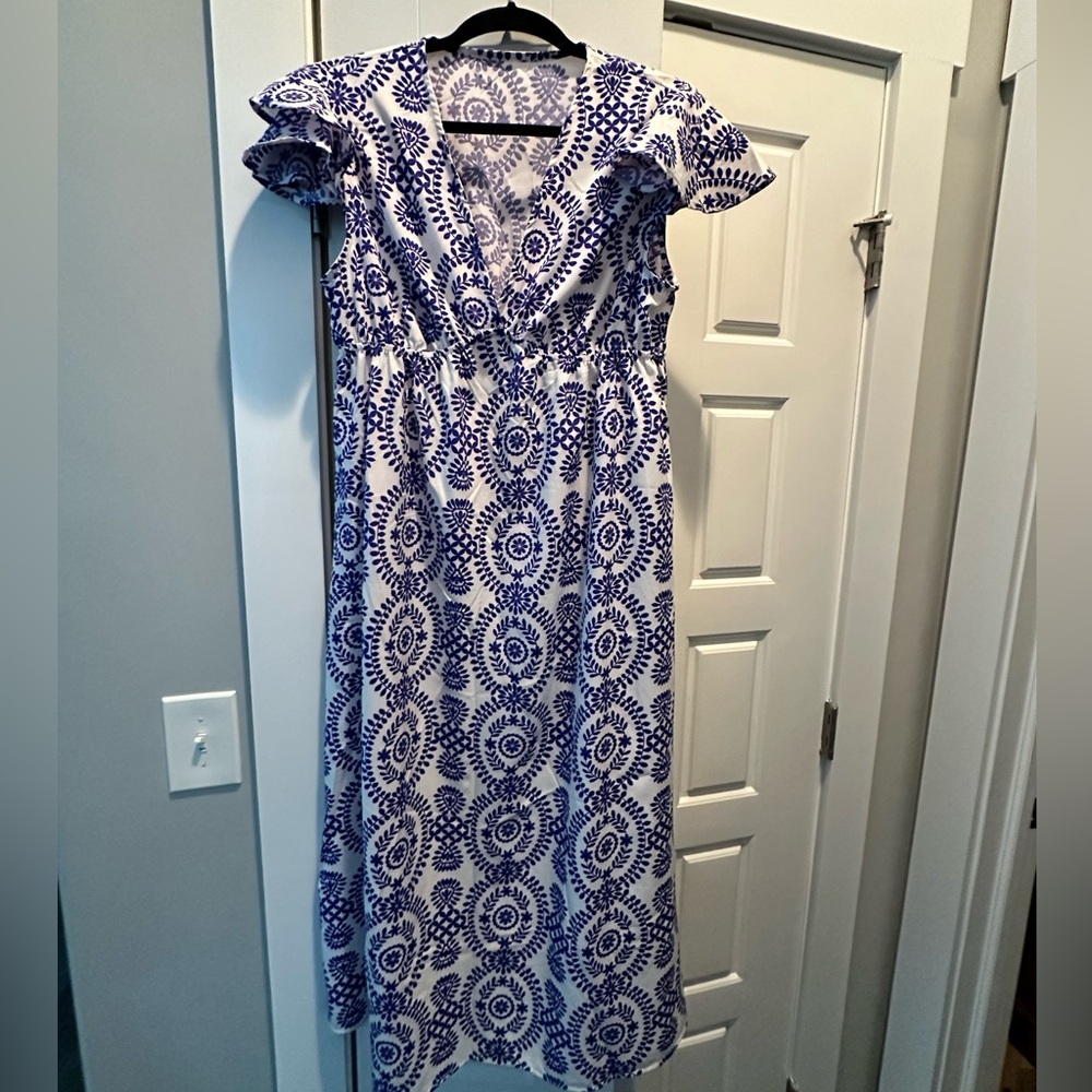 Women’s super cute CUPSHE NWT Blue and White dress sz. S